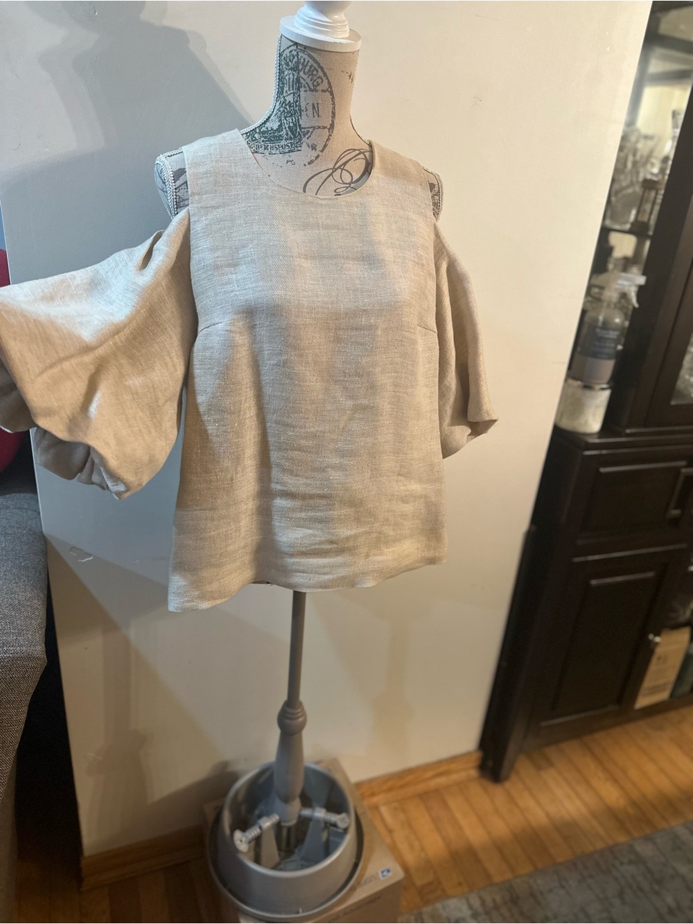 Cold-Shoulder Linen Blouse in Natural